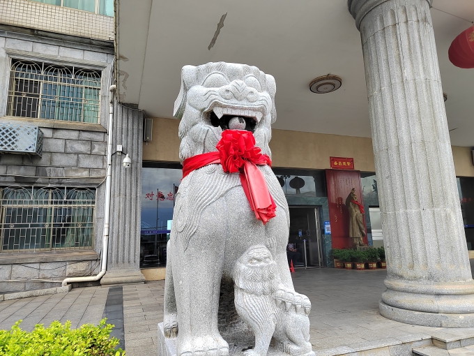 郴州清洗單位石材獅子的公司有不有郴州清洗石材|清洗石頭獅子|桂陽交警大隊單位獅子由家美保潔清洗